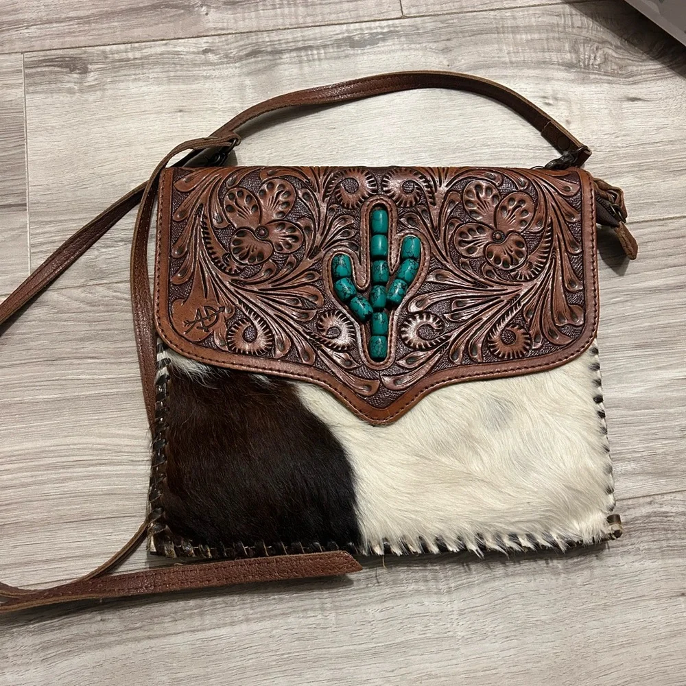 American Darling Brown and White Leather Crossbody Bag - Picture 1 of 2